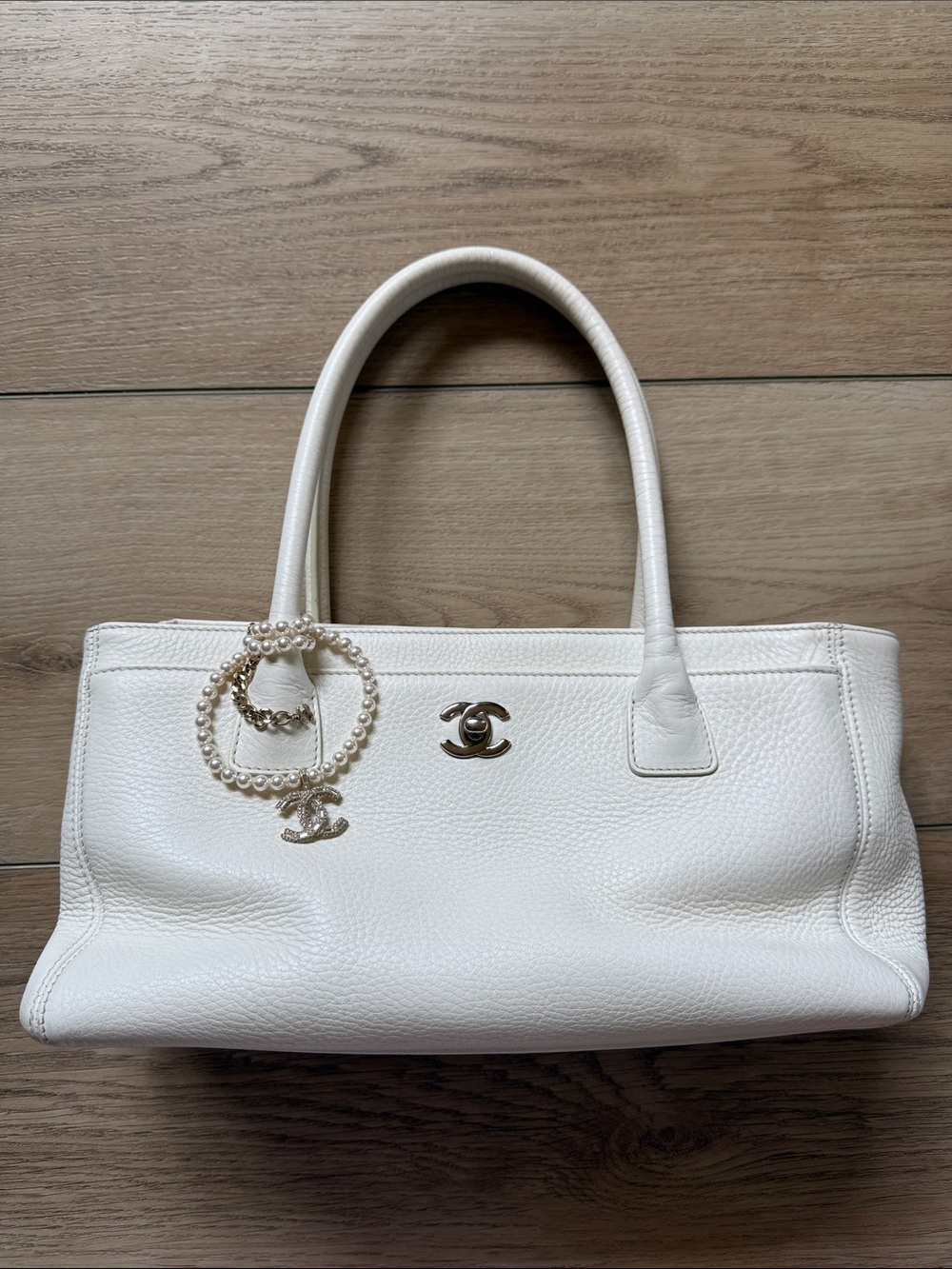 Chanel east west Cerf excellent vintage condition